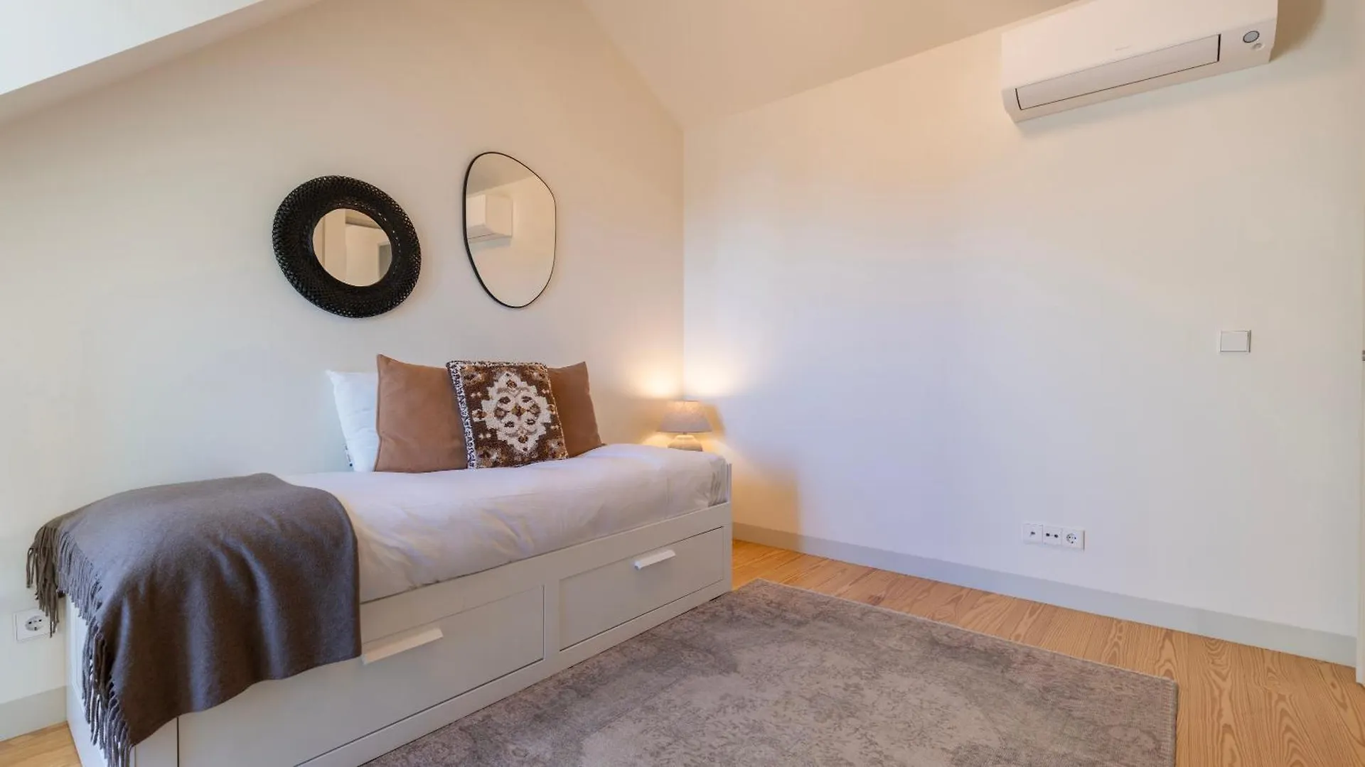 Elegant City Stay In Graca By Lovelystay Lisbon Apartment